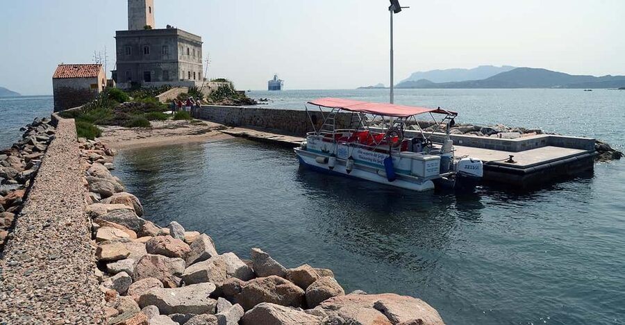 Olbia: Gulf of Olbia boat tour - The small catamaran ride: why the boat size matters