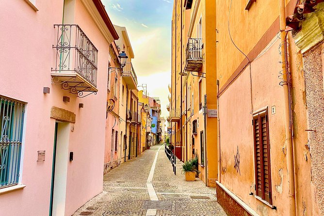 Olbia : Private Romantic Tuk-Tuk Tour - A 1-hour Olbia loop that actually helps you get your bearings