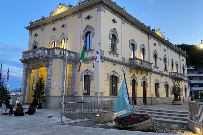 Olbia : Private Romantic Tuk-Tuk Tour - Audio narration vs a live guide: set expectations and enjoy the ride
