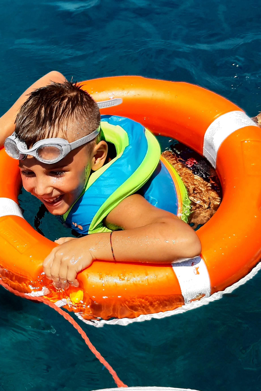 Olbia: Sunset and dolphin watching - What the captain and guide actually add