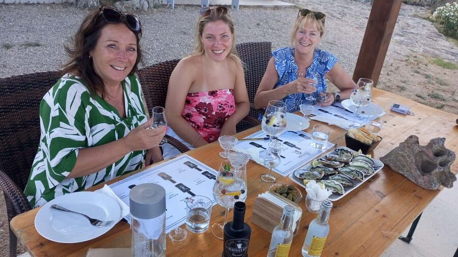 Olbia: visit a gin-making factory with tasting - Logistics: Car Access, Meeting Point, and Pets