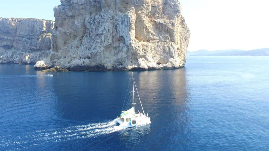 Porto Conte: Half-day catamaran tour with aperitif - Morning or afternoon sail from Marina di Porto Conte