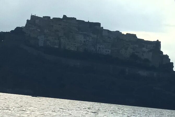 Sailing, swimming, snorkeling, & relaxing in Castelsardo, Sardinia - The bay stop: your main window for swimming and snorkeling