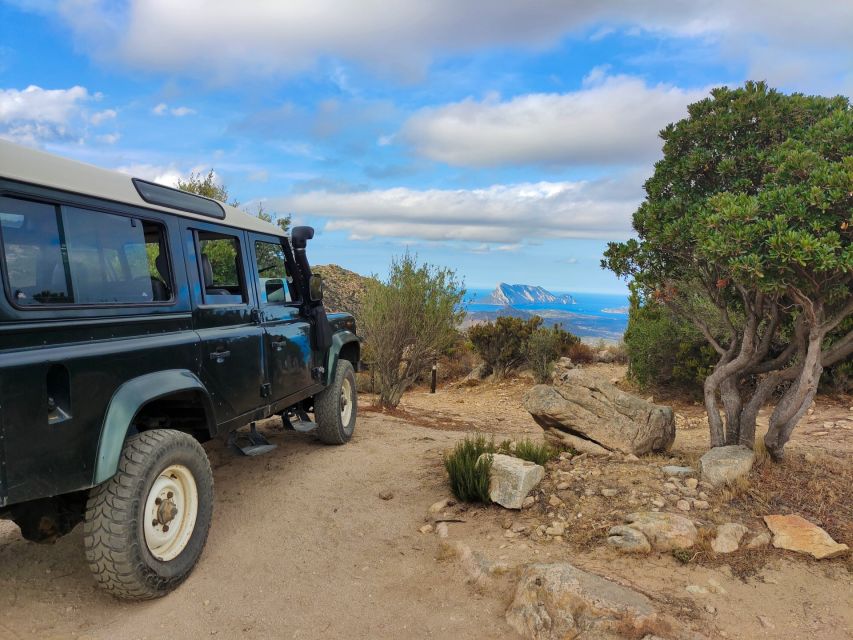San Teodoro: Rio Pitrisconi Jeep and Hiking Tour - Granit canyon views: erosion you can actually see