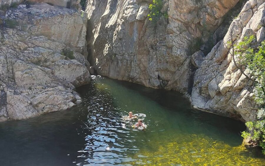 San Teodoro: Rio Pitrisconi Jeep and Hiking Tour - Guide quality in Italian or French (including Bruno Manzoni)