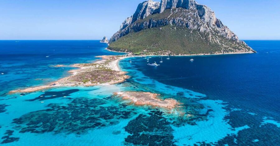 Sardegna: Tavolara Boat Tour with Snorkeling - The 4-hour plan: a calm morning from Capo Ceraso to the cave