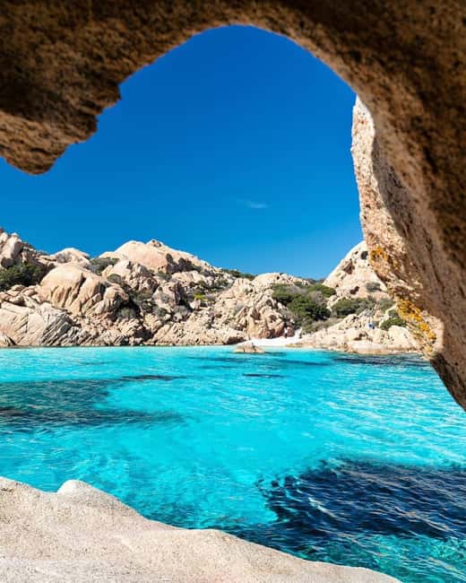 Sardegna: Tavolara Boat Tour with Snorkeling - Orecchio di Ulisse (Grotta della Madonnina): cliff caves without the slog