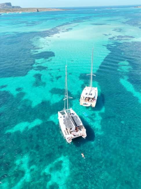 Stintino: full day tour catamaran Asinara Island - Getting on the Waza-Ari in Stintino (and finding your way fast)