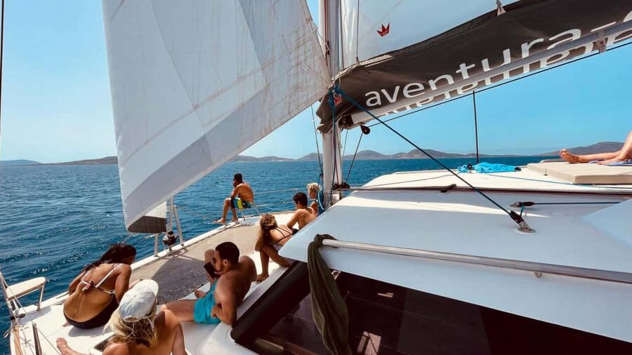 Stintino: Half-day catamaran tour to La Pelosa with aperitif - The aperitif: what you get, and what it’s for