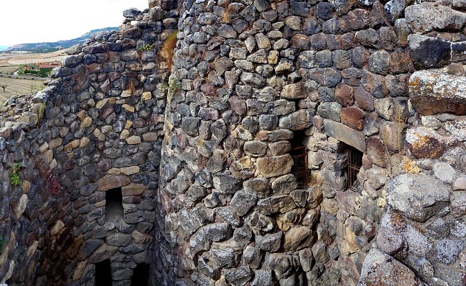 SU NURAXI BARUMINI Unesco World Heritage Site - Climbing inside Su Nuraxi: mastio, side towers, and real access
