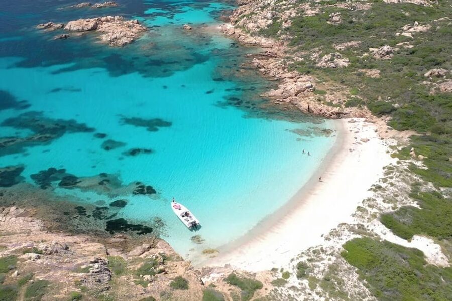 TAVOLARA TOUR WITH 15 METERS VINTAGE SAILBOAT WITH APERITIF - Porto San Paolo to the Tavolara area: your first tastes of the color