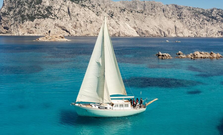 TAVOLARA TOUR WITH 15 METERS VINTAGE SAILBOAT WITH APERITIF - The day starts at Porto San Paolo (and why early matters)