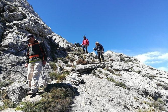 Tiscali mount guided hike - The narrow cleft and the big valley viewpoint