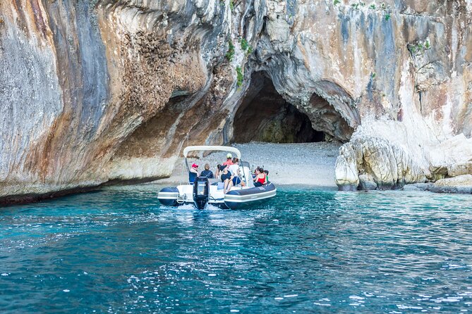 Tour along the coast of Baunei: a unique experience - Stop 3: Cala Luna’s Caves and Freshwater Lake Stop