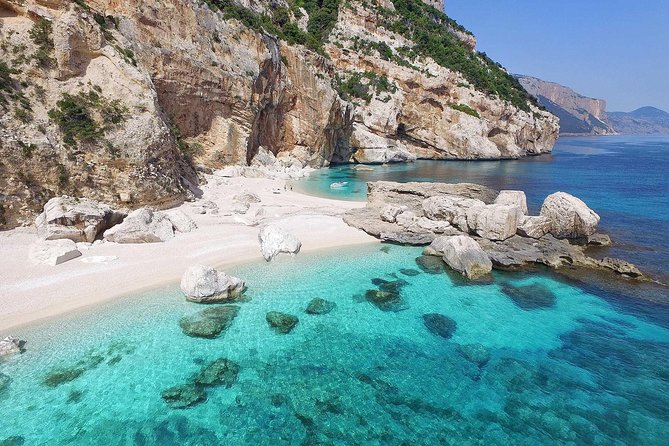 Tour along the coast of Baunei: a unique experience - Stop 1: Cala Goloritze and the Up-Close Arch Moment