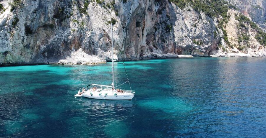Tour in barca a vela in partenza da Arbatax - Sailing Maneuvers and What You’ll Hear From the Crew