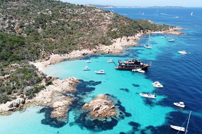 Tour of the Archipelago of La Maddalena ecofriendly - La Maddalena town walk: the land break people actually notice
