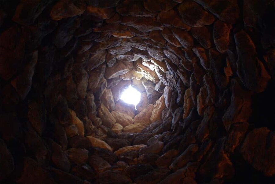 Tour Su Nuraxi Barumini from Cagliari - Sa Domu ’e S’Orcu (Giant Tomb): the short stop that still lands