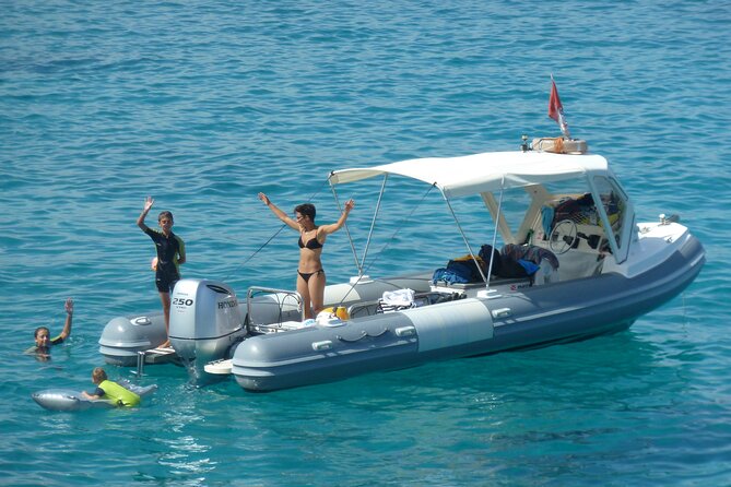 Tour to Figarolo Island with the possibility to observe dolphins - Capo Figari and Capo Ceraso: wind-driven cliff stops with a second swim chance