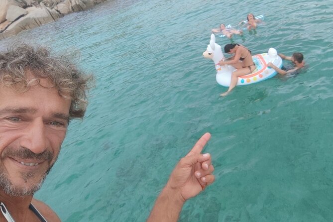 Tour to the islands of the La Maddalena Archipelago by sailing boat - Price, group size, and the “shared boat” reality