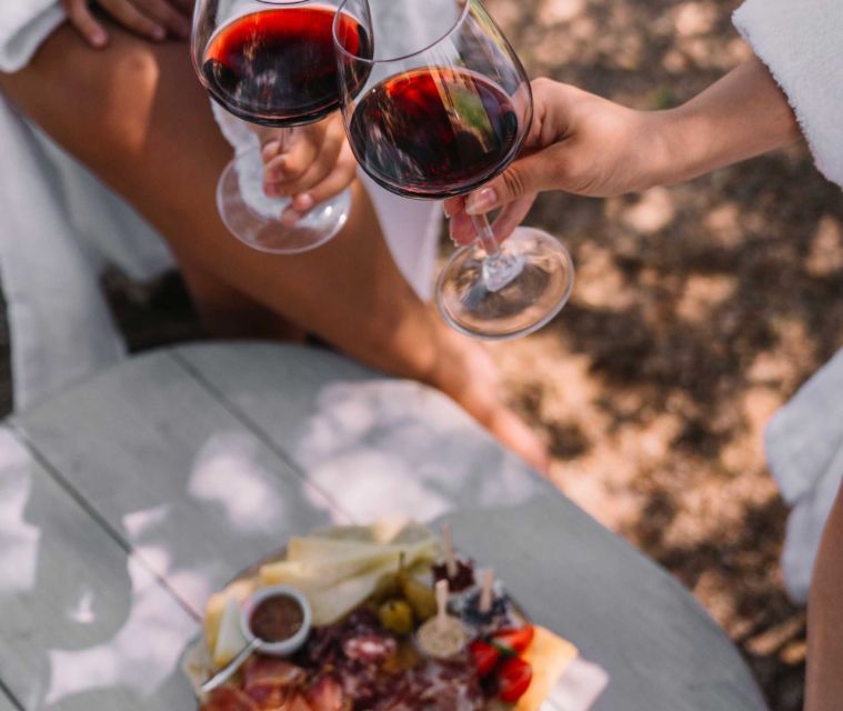 Vinotherapy in a Gallura winery with wine tasting - Setting and group size: quiet vineyard wellness for couples
